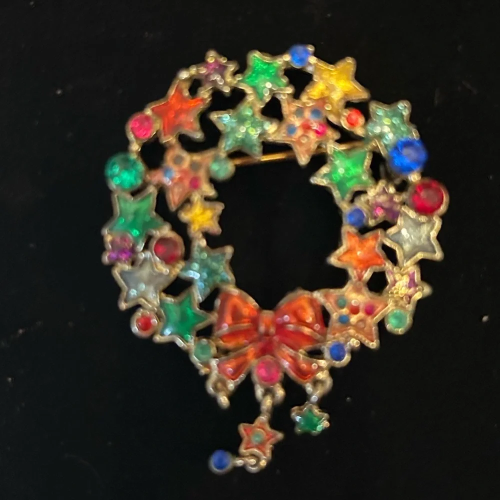 Colorful Star and Bow Wreath Brooch Pin